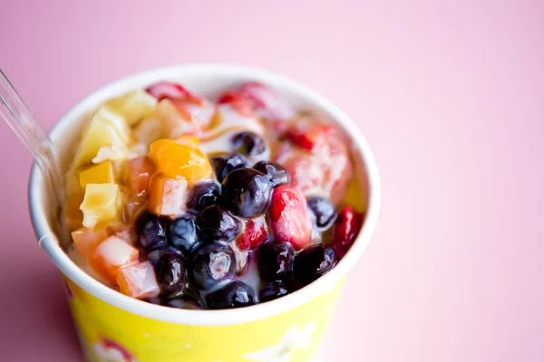 Fruit Salad with Ice Cream — Stock Photo, Image