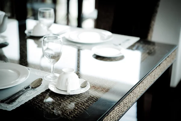 Stile vintage della sala da pranzo con tavolo e sedie — Foto Stock