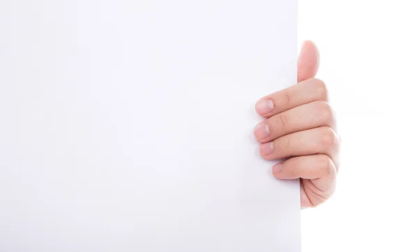 Ženská ruka drží bílý prázdný papír izolovaných na bílém poza — Stock fotografie