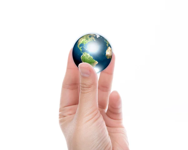 地球 (Nasa から提供されたこのイメージの要素が付いている手) — ストック写真