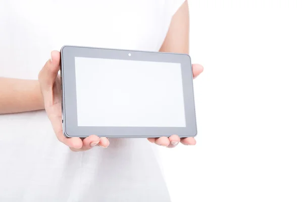 Main de femme à l'aide d'un dispositif d'écran tactile sur fond blanc — Photo