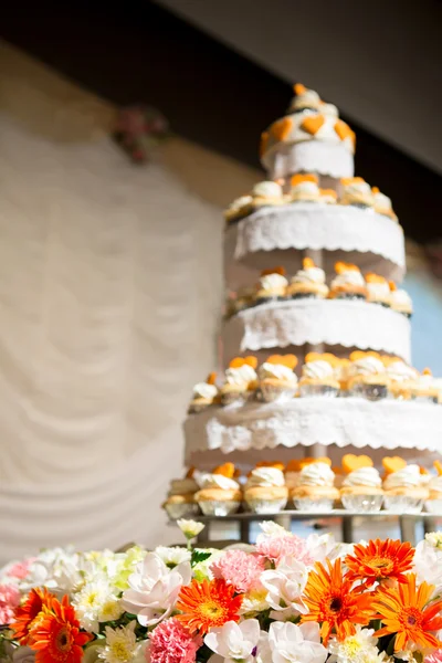 Torta nuziale di cupcakes — Foto Stock