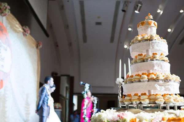 Wedding cake of cupcakes — Stock Photo, Image