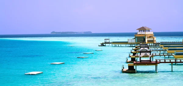 Okyanusu, sonsuz yüzme havuzları ile klasik villada Island. Ma — Stok fotoğraf