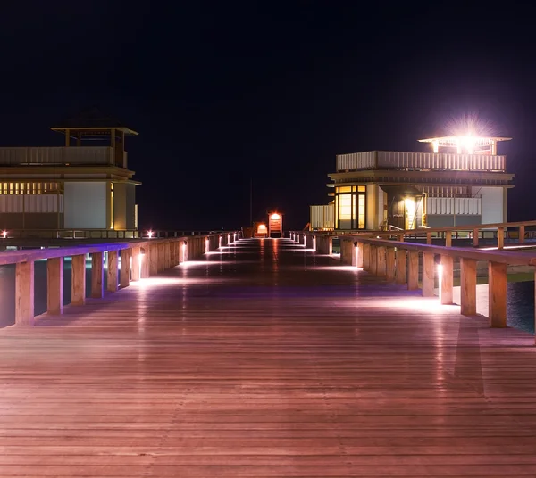 Schöne Nachtsicht auf in Ocean Villa — Stockfoto
