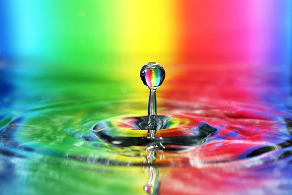 Gota de agua colorida —  Fotos de Stock