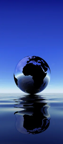 Jorden reflektion på vatten — Stockfoto