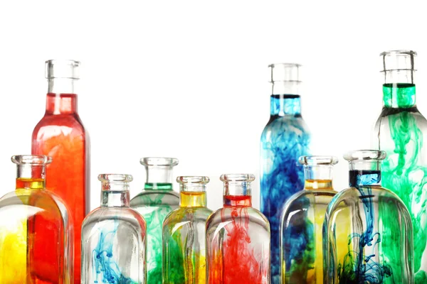 Красочные стеклянные бутылки — стоковое фото