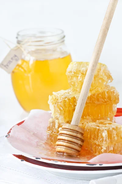 Honey and honeycombs. — Stock Photo, Image