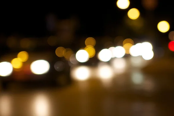 Luces del coche en la noche Fotos de stock libres de derechos