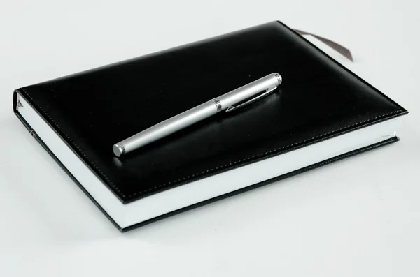 Libro e penna — Foto Stock