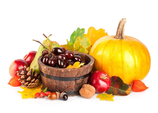 Autumnal harvest fruits and vegetables with yellow leaves — Stock Photo, Image