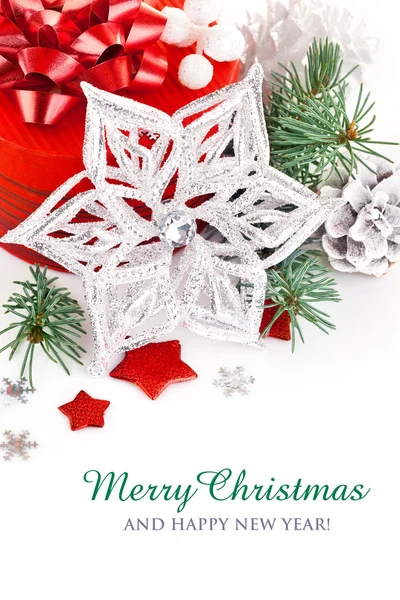 Weihnachten Lametta mit Zweig Firtree und rot Geschenk — Stockfoto