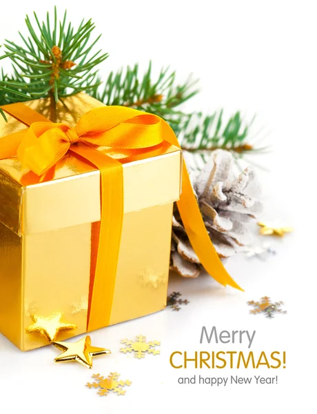 Karácsonyi ajándék az íj és a fióktelep firtree — Stock Fotó