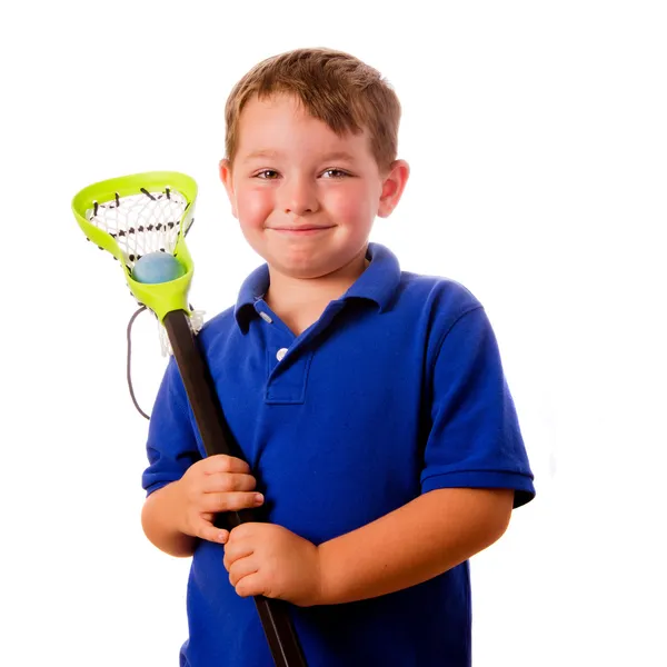 Детский игрок в лакросс с палкой и мячом, изолированным на белом — стоковое фото