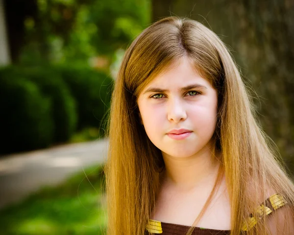 Summer child portrait of serious pretty young girl — Stock Photo, Image