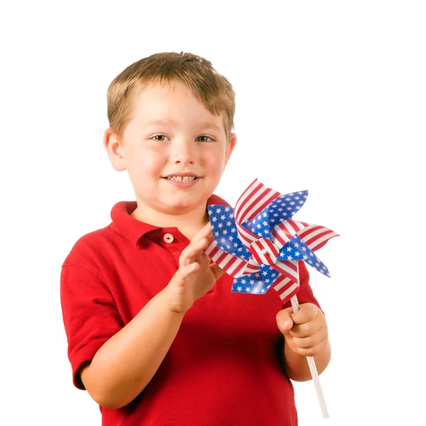 Niño jugando con el molinete de la bandera estadounidense para celebrar el Día de la Independencia el 4 de julio aislado en blanco —  Fotos de Stock