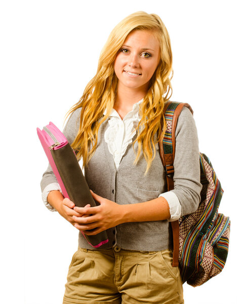 Портрет счастливой улыбающейся школьницы с рюкзаком и папкой, изолированной на белом
