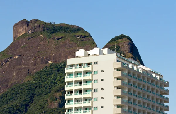 Современное здание в Рио-де-Жанейро — стоковое фото