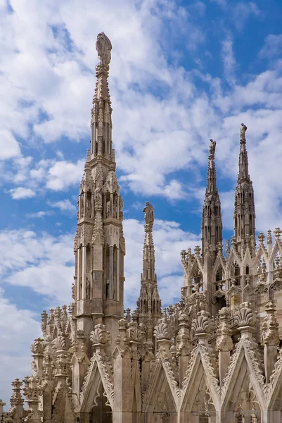 밀라노의 대성당의 첨탑 들 — 스톡 사진