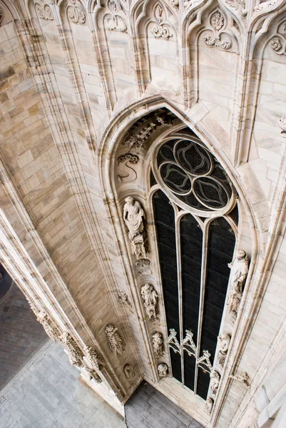 Ένα παράθυρο στον καθεδρικό ναό του Μιλάνου — Φωτογραφία Αρχείου