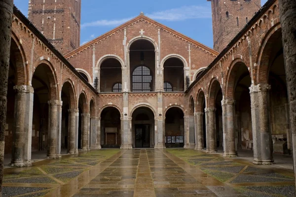 Bazilika svatého Ambrože, milan — Stock fotografie