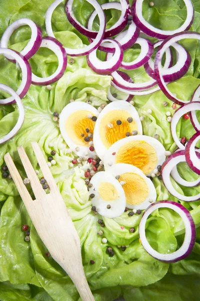 Huevos y ensalada —  Fotos de Stock