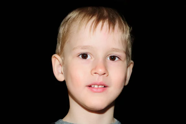 Närbild porträtt av ung pojke Royaltyfria Stockbilder