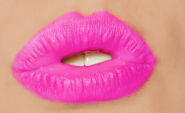 Крупним планом красиві жіночі губи — стокове фото