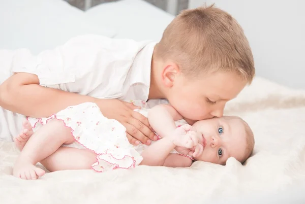 Adorable sister and brother portrait — Stock Photo, Image