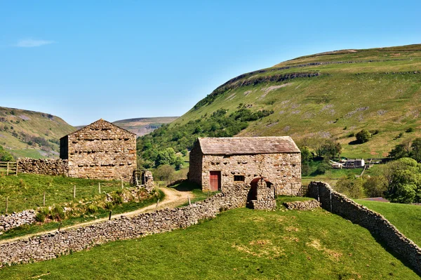 Quaint old stone barns — Stock Photo, Image