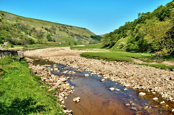 Rocky riverbed of the River Swale — Stock Photo, Image