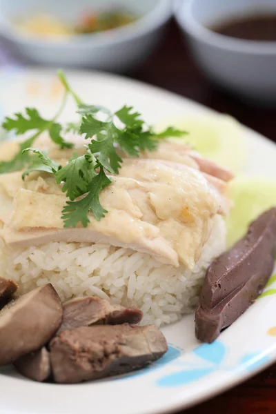 Thailandsk mat dampet kylling med ris, khao mun kai in wo – stockfoto