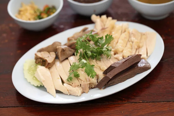 Masakan Thailand gourmet ayam kukus, khao mun kai di kayu backgr — Stok Foto