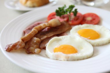 pastırma, kızarmış yumurta ve portakal suyu Kahvaltı