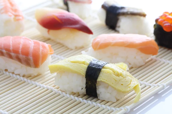 Sushi aus Bambus — Stockfoto