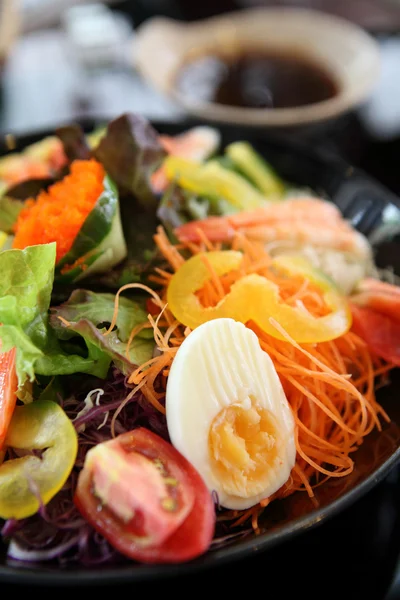 Seafood sallad med japansk sås日本酱海鲜沙拉 — 图库照片