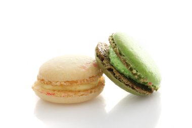 Macaron beyaz arkaplanda izole edildi