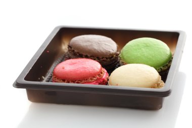 Macaron beyaz arkaplanda izole edildi