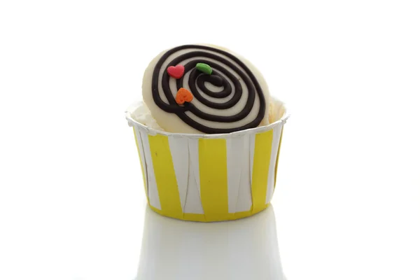 Cupcake isolado em fundo branco — Fotografia de Stock
