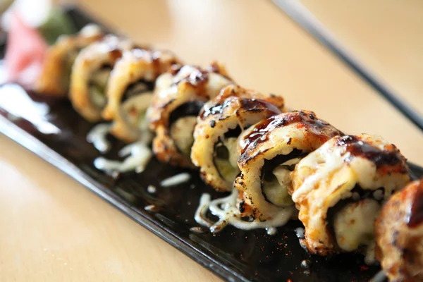 チーズ天ぷら巻き寿司 — ストック写真