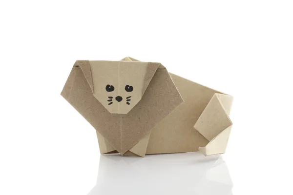 Origami leão por reciclar papelaria — Fotografia de Stock