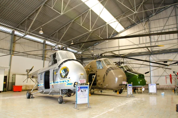 Вертолет выставлен в Королевском музее ВВС Таиланда, Бангко — стоковое фото