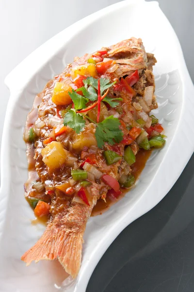 Тайская красная закуска и соус тамаринд — стоковое фото
