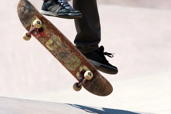 Skateboarder Jumping Tricks — Stock Photo, Image