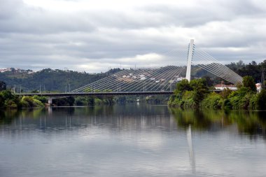 Rainha santa Isabel Köprüsü