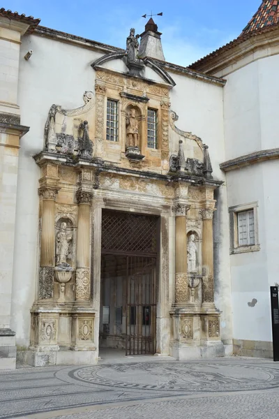 Blick auf die Eisentür der Universität Coimbra — Stockfoto