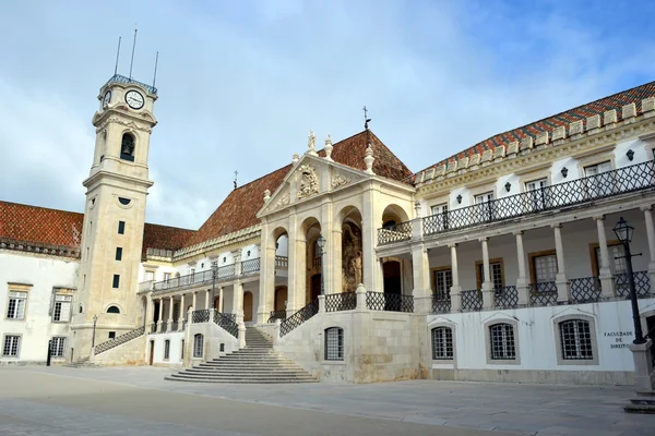 Facciata dell'edificio principale dell'Università di Coimbra — Foto Stock