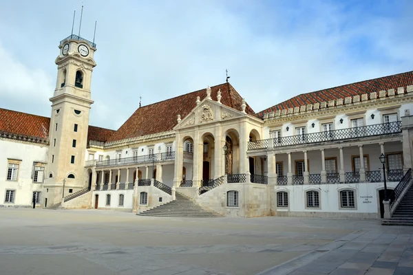 Gevel van het hoofdgebouw van de Universiteit van coimbra — Stockfoto