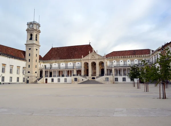 Facciata dell'edificio principale dell'Università di Coimbra — Foto Stock